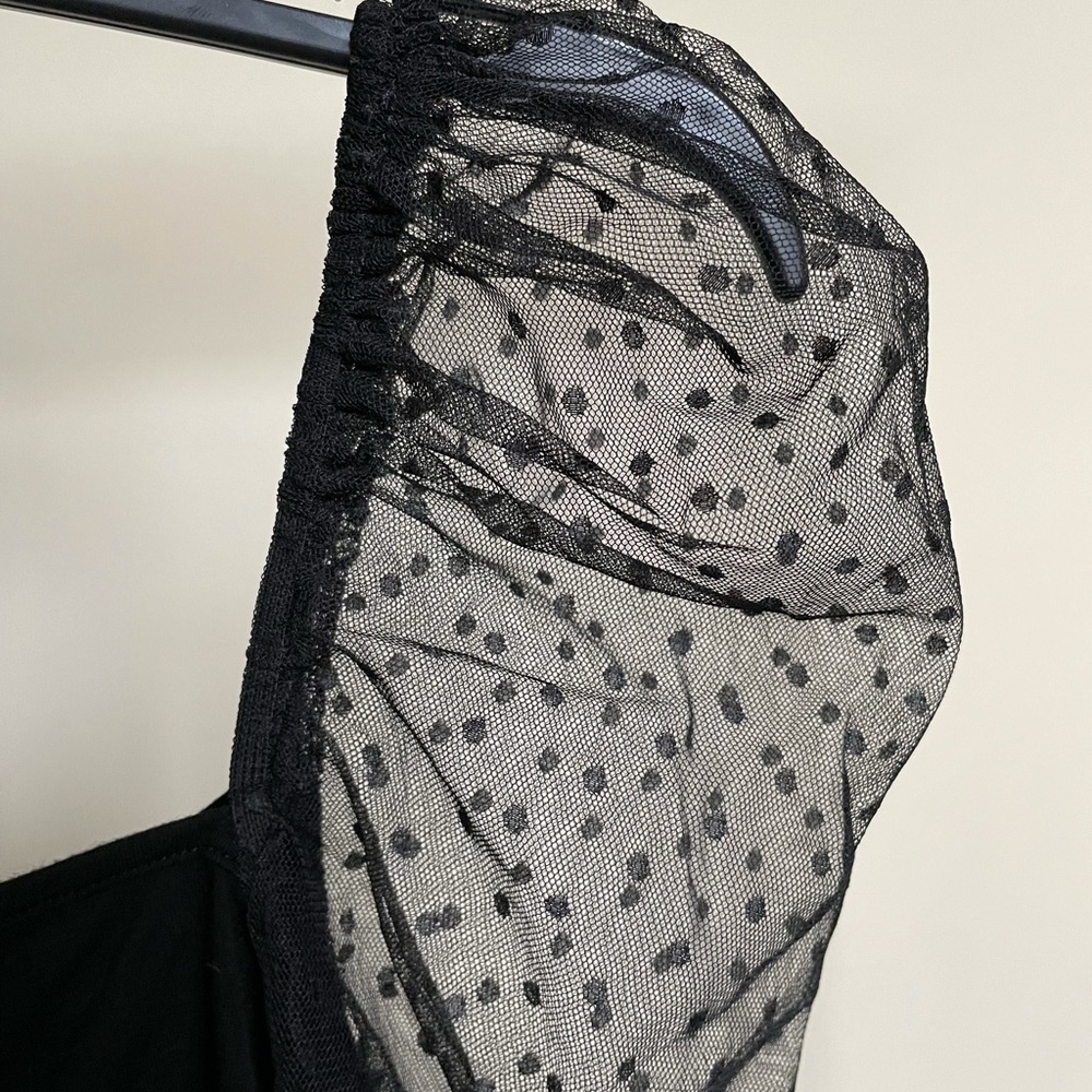 black crop top - Picture 2 of 3